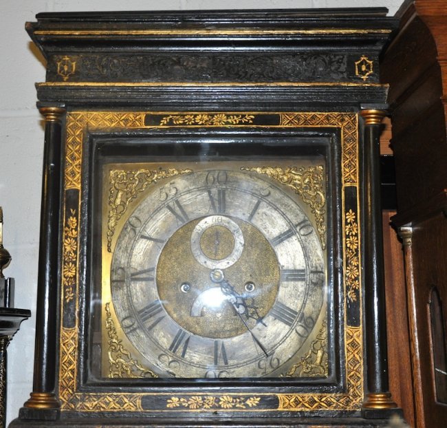 AN EARLY 18TH CENTURY BLACK LACQUER LONGCASE CLOCK with