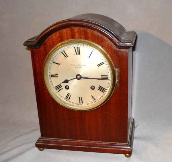 Quarter hour strike mantel clock