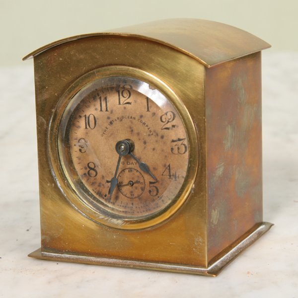 Lot of two small dresser clocks