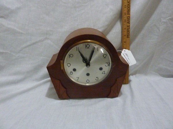 Westminister Chime Mantle / Shelf Clock