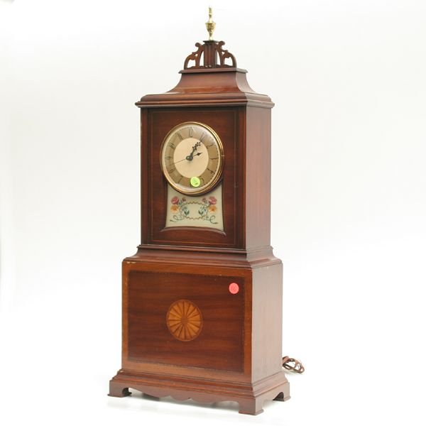 Mid 1900 reproduction of a Massachusetts shelf clock