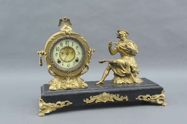 AN ANTIQUE FIGURAL STATUE CLOCK