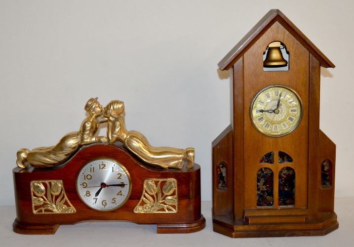 2 Vintage Sessions Electric Clocks