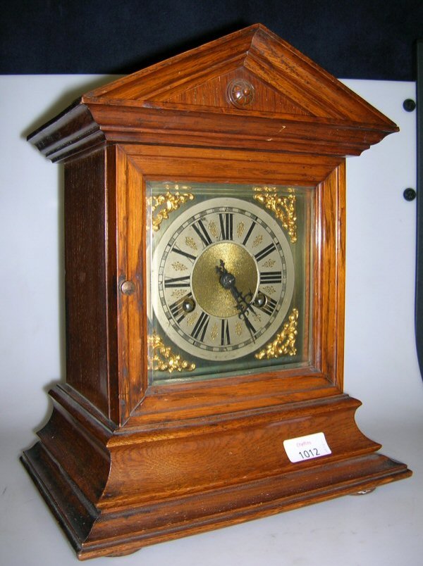 AN EDWARDIAN OAK GONG STRIKING MANTEL CLOCK