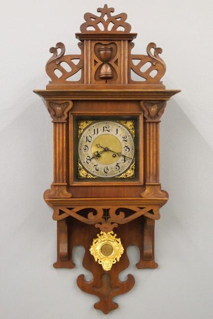 Keinzle Freischwinger wall clock