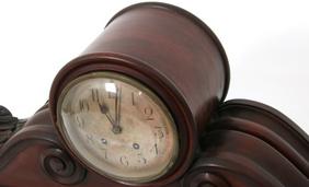 Large Mahogany Humpback Mantle Clock