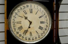 Oak Calendar Store Regulator. T/O, unsgiend 12″ paper