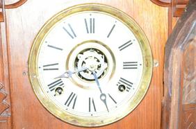 Antique Ingraham Kitchen Mantel Clock. Oak case with