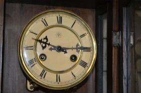 Walnut Ingraham RA Wall Clock. T&S, signed 5″ porcelain