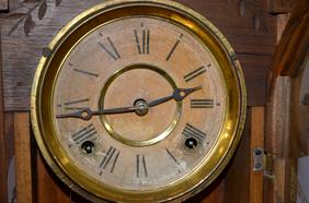 Antique Ingraham Parlor Clock “Paladin”. Walnut case