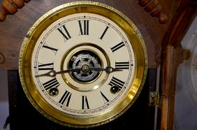 Antique Ingraham “Topaz” Mantel Clock. Walnut case with