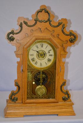 Antique Seth Thomas Oak Mantle Clock. Oak case with