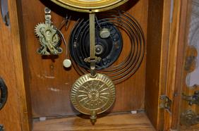 Antique Seth Thomas Oak Mantle Clock. Oak case with