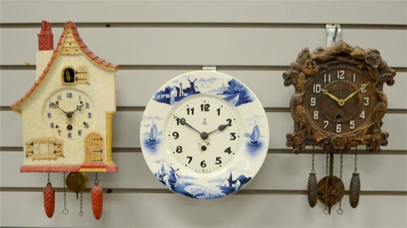 Lot of 3 Large Pendulettes & Plate Wall Clocks