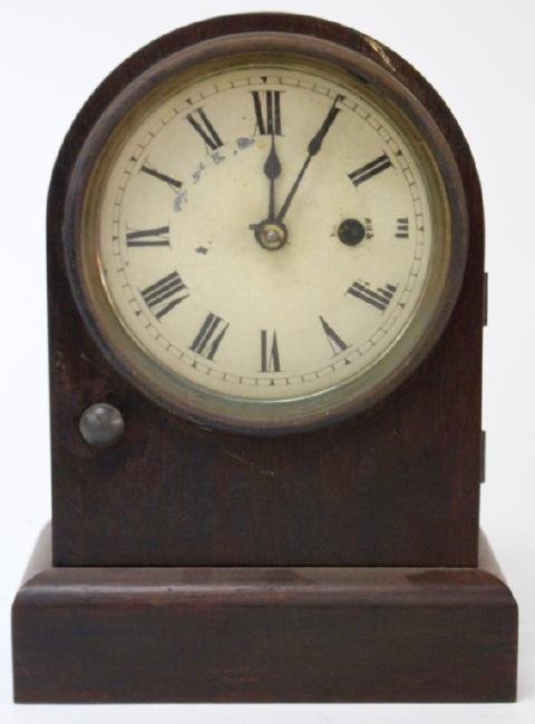 Late 19th to Early 20th century Mahogany case shelf clock by Seth Thomas Clock Co