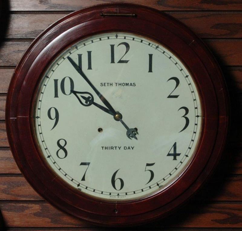 A GOOD SETH THOMAS ‘ARCADE’ GALLERY CLOCK