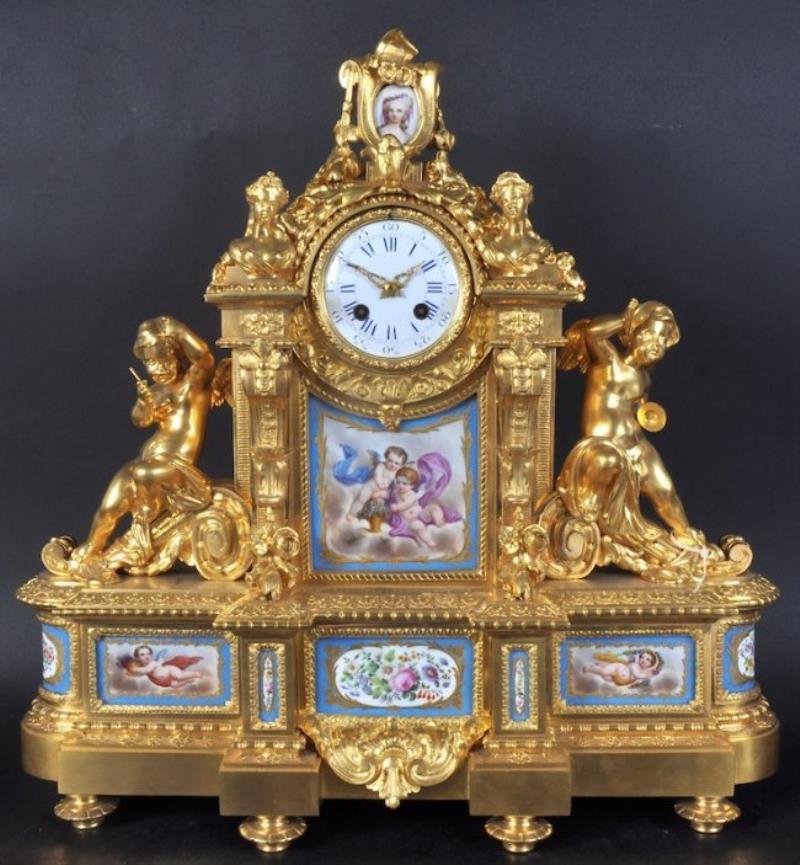 A VERY GOOD 19TH CENTURY FRENCH ORMOLU CLOCK, with