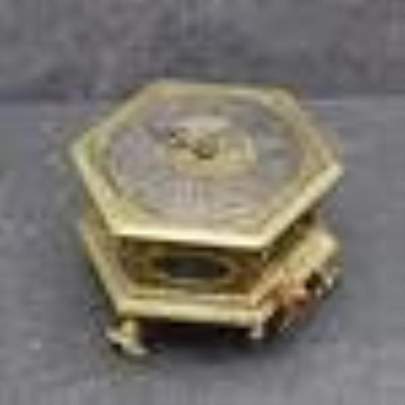 Horizontal table clock according to an old model