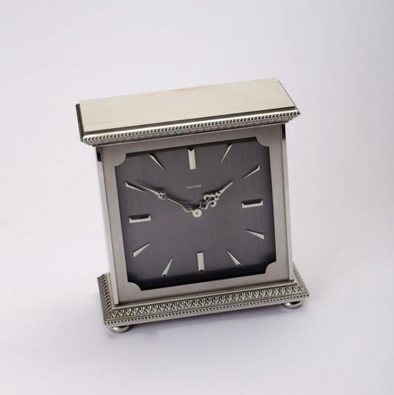 LUXOR high-grade table clock with striking work