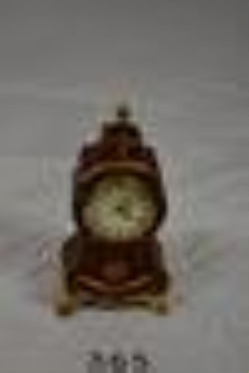 Lenith Modern Shelf Clock