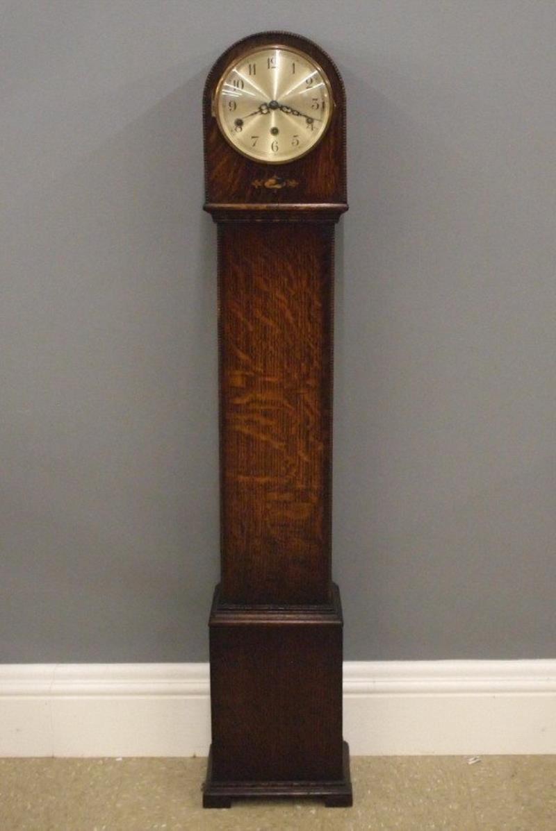 English grandmother clock