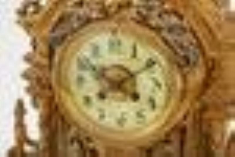 A French gilt-bronze mantel clock