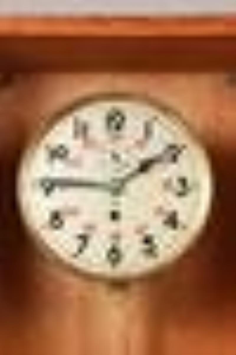Iskra Oak Box Clock