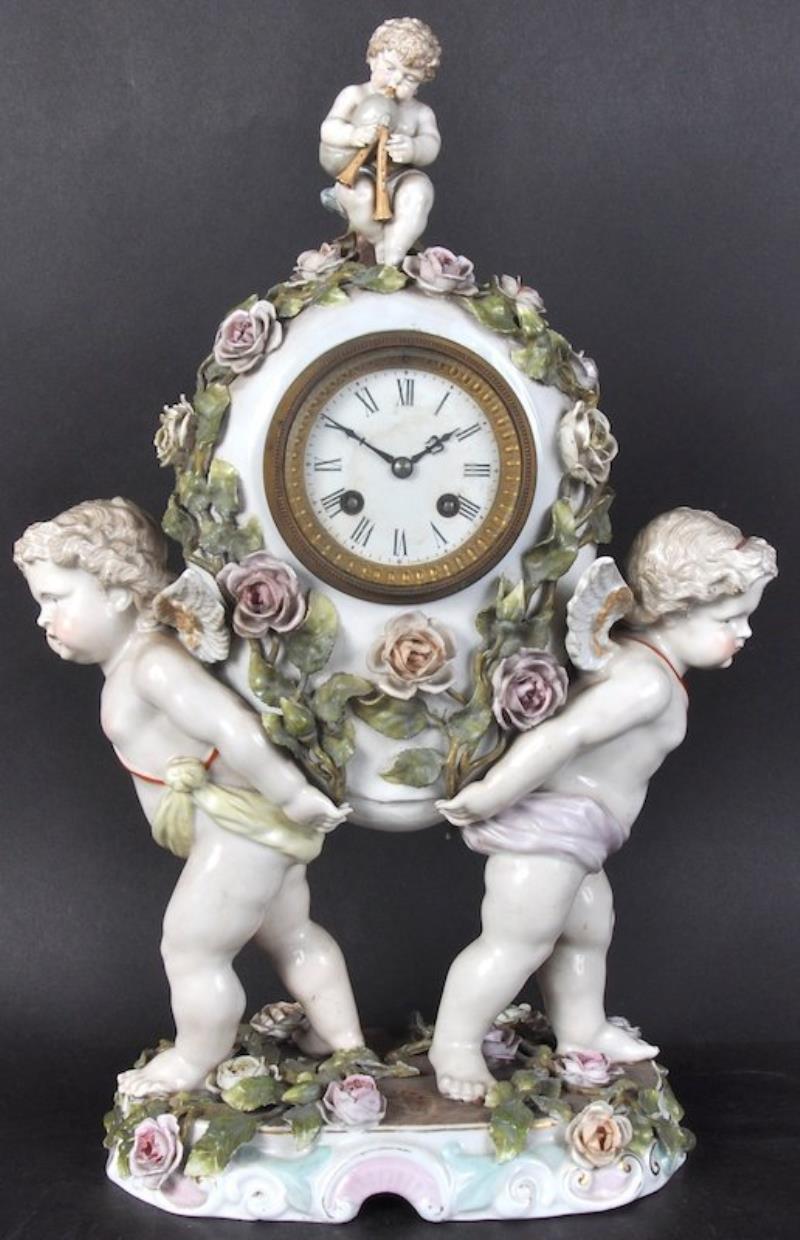 A 19TH CENTURY DRESDEN-TYPE PORCELAIN CLOCK, with drum