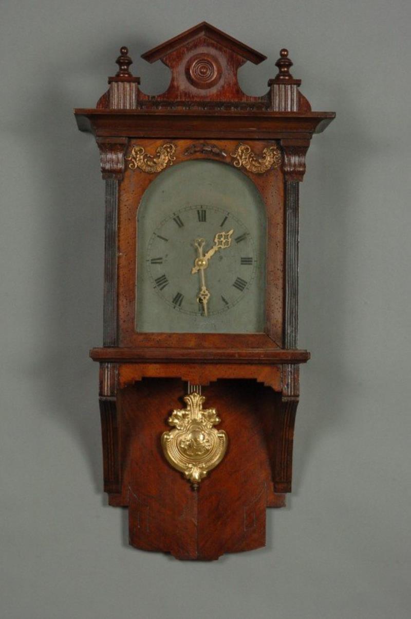 A GERMAN WALL CLOCK WITH OPEN WAG