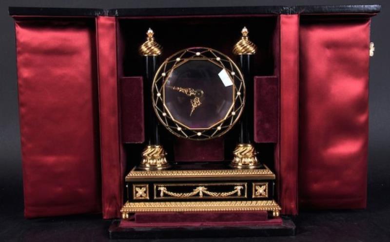 A FABERGE MYSTERY CLOCK BY THE FRANKLIN MINT, 1988.